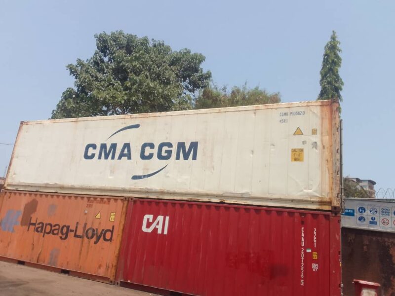 six (6) conteneurs de 40 pieds sont actuellement disponibles