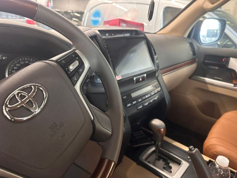 Land cruser v8 disponible pour la location