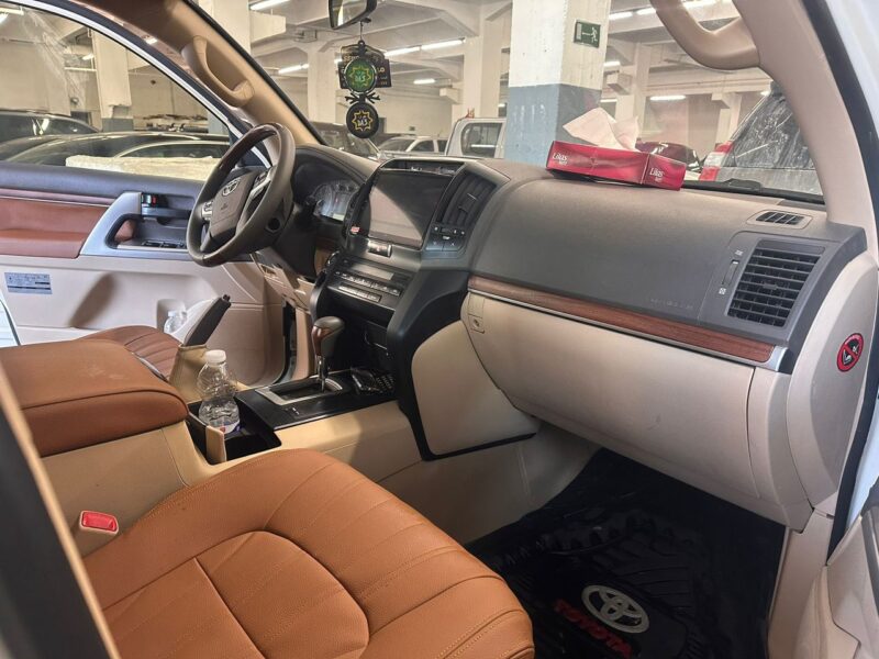 Land cruser v8 disponible pour la location