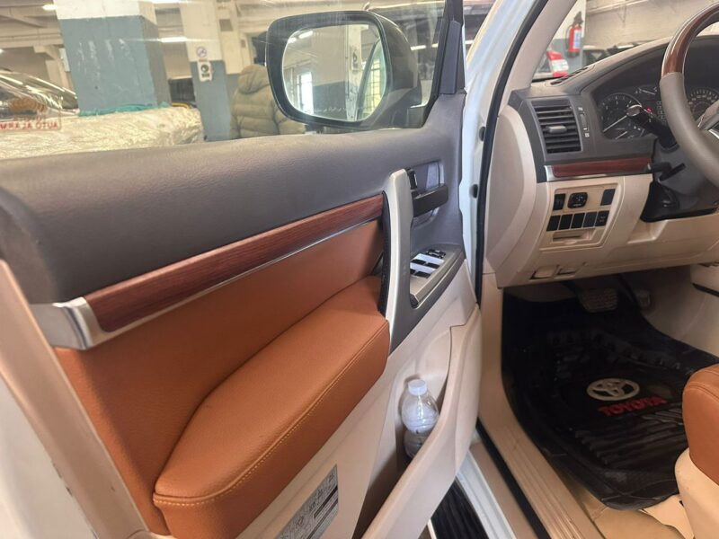 Land cruser v8 disponible pour la location