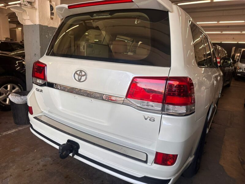 Land cruser v8 disponible pour la location