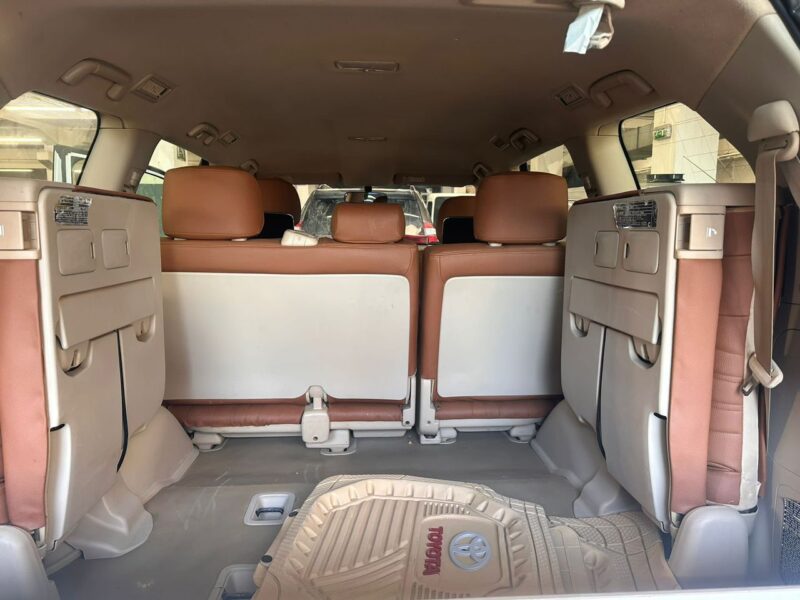 Land cruser v8 disponible pour la location