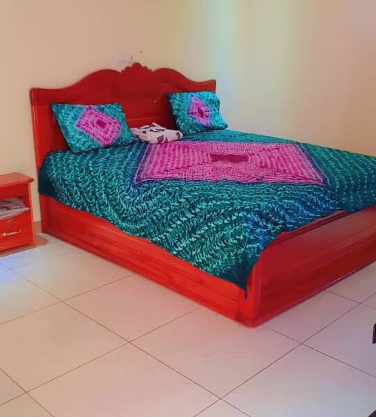 Studio meublé + douche intérieure