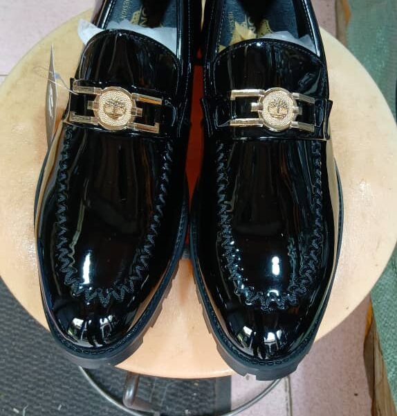 VENTES DE CHAUSSURES