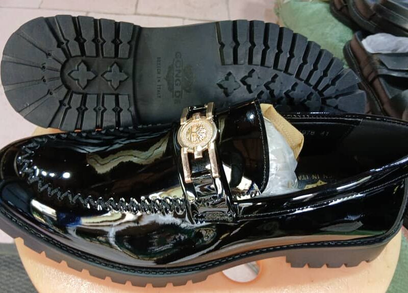 VENTES DE CHAUSSURES