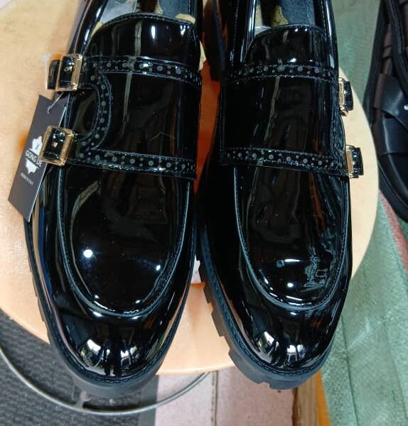 VENTES DE CHAUSSURES