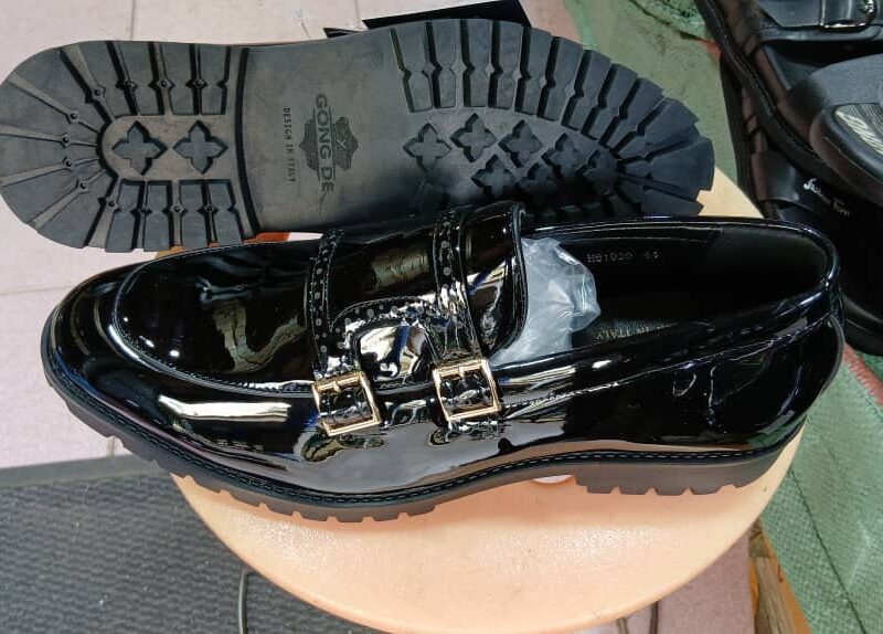 VENTES DE CHAUSSURES