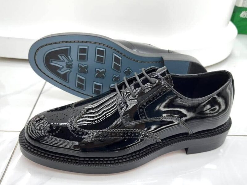 VENTE DE CHAUSSURES