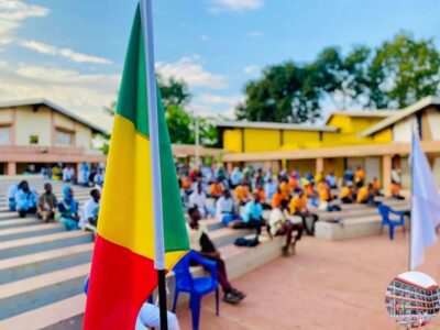 RECRUTE DES ENSEIGNANTS
