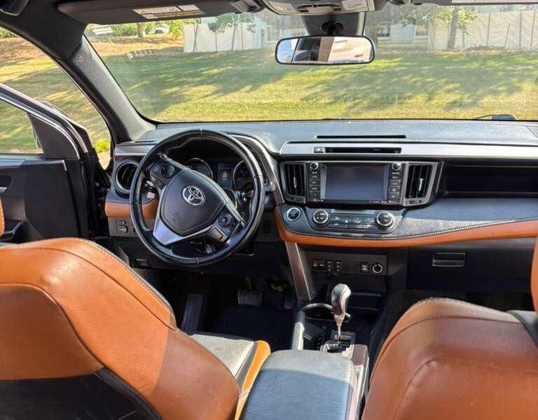VENTE DE TOYOTA RAV4 SE AWD 2017