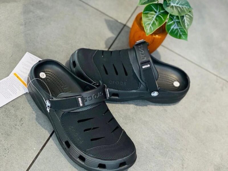 VENTE DE CHAUSSURES
