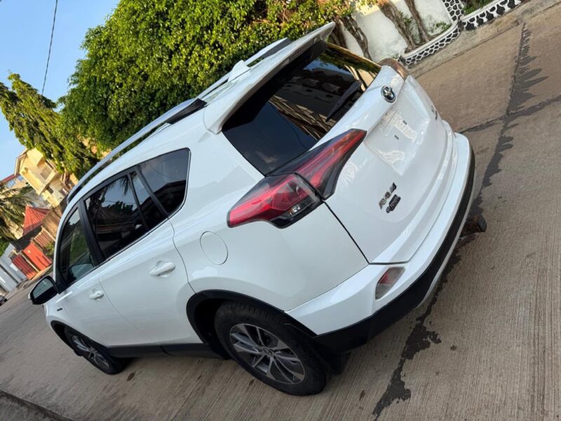 VENTE DE RAV4 XLE hybrid