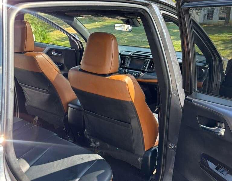 VENTE DE TOYOTA RAV4 SE AWD 2017