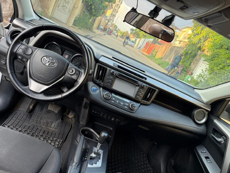 VENTE DE RAV4 XLE hybrid