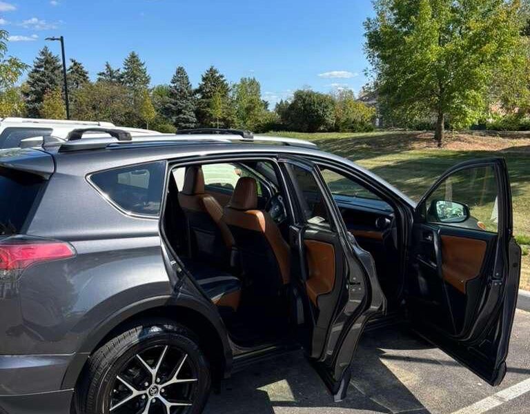 VENTE DE TOYOTA RAV4 SE AWD 2017